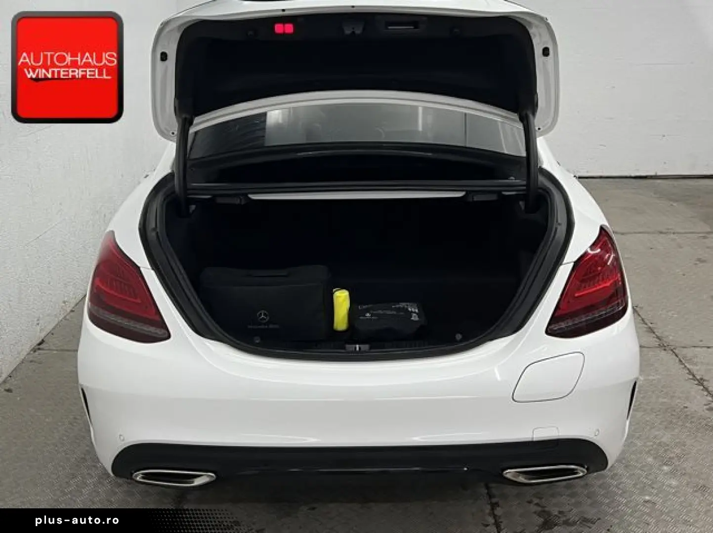 MERCEDES-BENZ C 300 e AMG NIGHT PANO AIRMATIC KEYLESS KAMERA