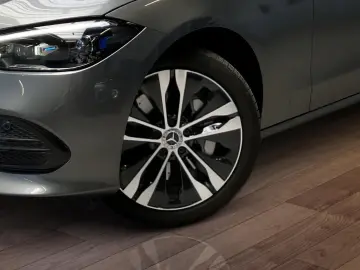 MERCEDES-BENZ C 300 e   AVANTGARDE DIGITAL MEMORY FAHRASSIST
