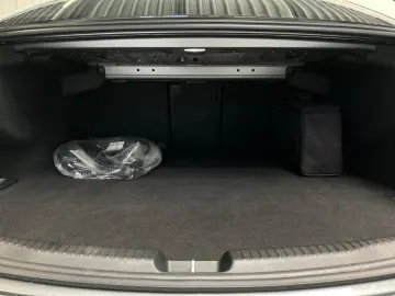 MERCEDES-BENZ C 300 e   AVANTGARDE DIGITAL MEMORY FAHRASSIST