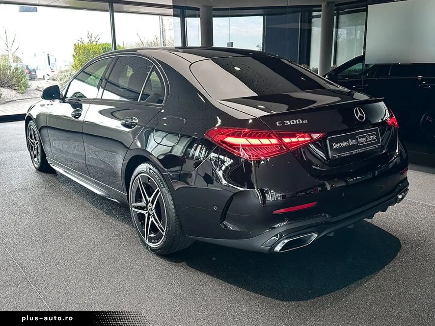 MERCEDES-BENZ C 300 e AMGLi NIGHT DIGIL 360K CHARGING