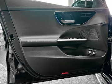 MERCEDES-BENZ C 300 e AMGLi NIGHT DIGIL 360K CHARGING