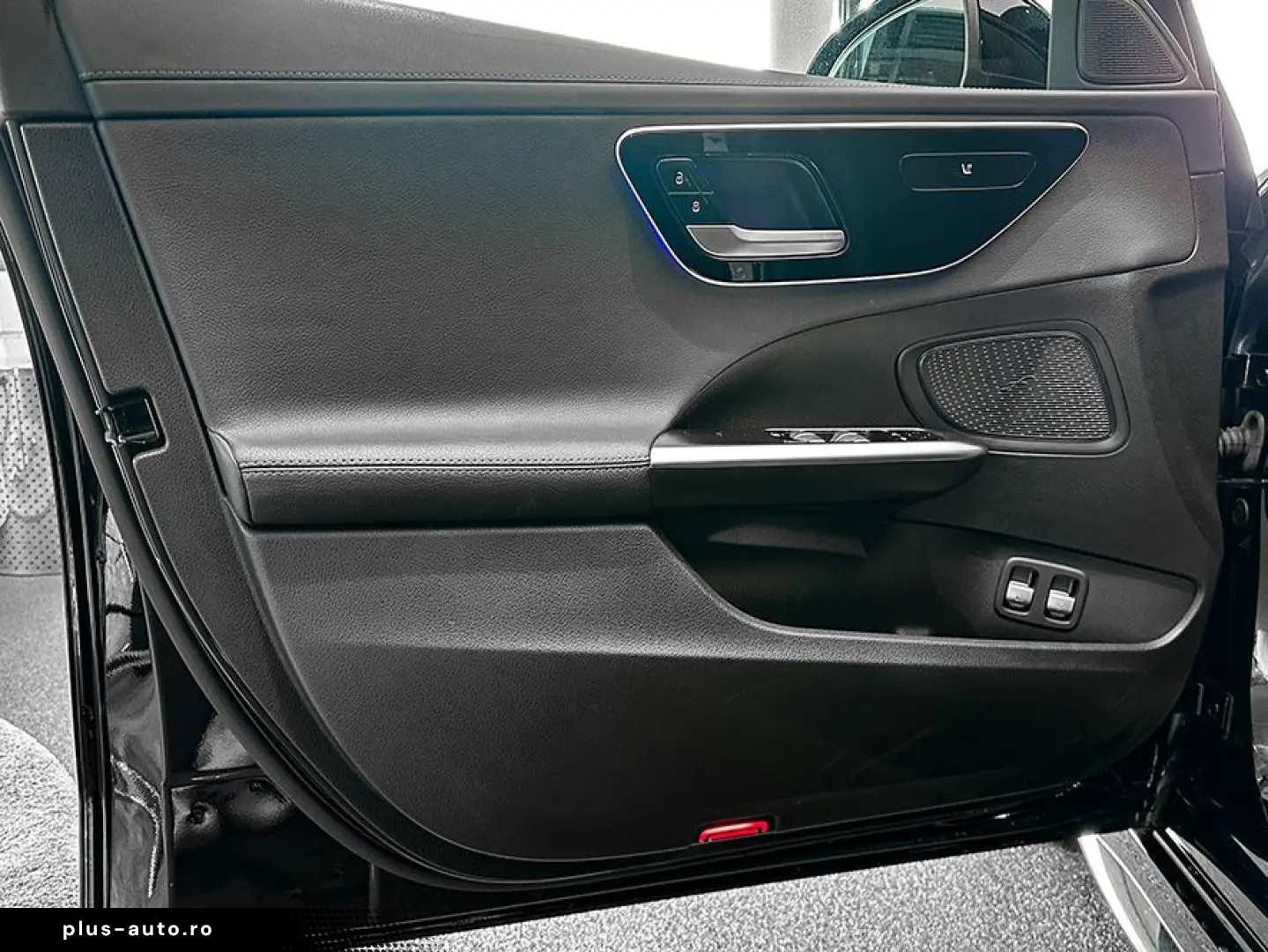 MERCEDES-BENZ C 300 e AMGLi NIGHT DIGIL 360K CHARGING