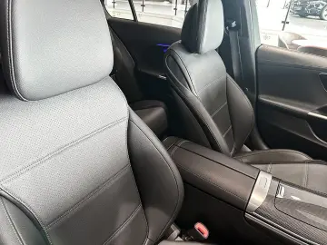 MERCEDES-BENZ C 300 e AMGLi NIGHT DIGIL 360K CHARGING