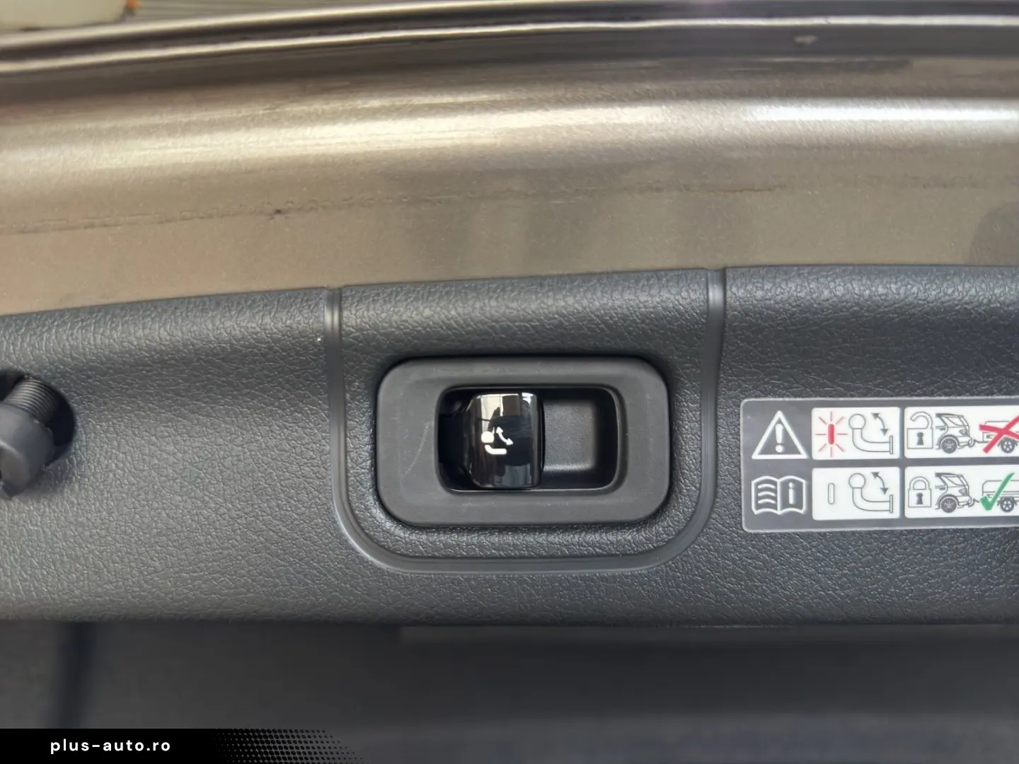 MERCEDES-BENZ C300 AMG Pano Memo DigiLED KeyGo AHK N&hellip;