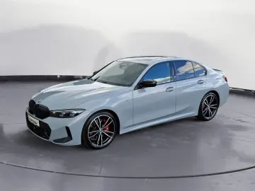 BMW 330i M SPORT PRO M SPORT PRO Glasdach Driving As