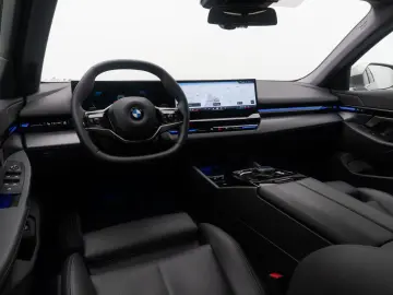 BMW 520d Kamera DAB Leder DrivAss Alarm Sport 18Zoll