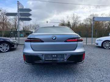 BMW 740 d xDrive M Sport LED PANO LEDER B&W STAND