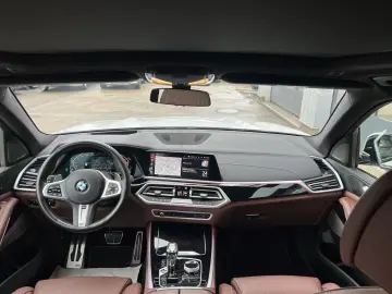 BMW X5 xDrive40d M Sport AHK Laser Pano Standhzg HK