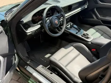 PORSCHE 911 992.2 Carrera Cabrio oak Sportabgas Bose…