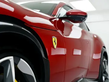 FERRARI Purosangue V12 DCT 4WD