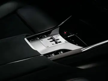 FERRARI Purosangue V12 DCT 4WD