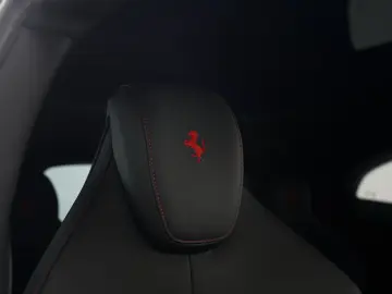 FERRARI Purosangue V12 DCT 4WD