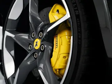 FERRARI Purosangue V12 DCT 4WD