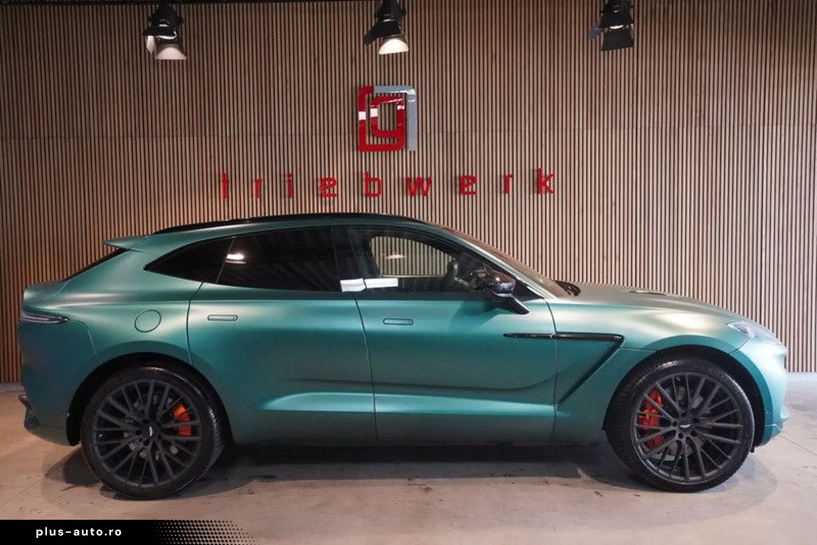 ASTON MARTIN DBX 4.0 V8 U-Frei BRD  Racing Green  23 Zoll