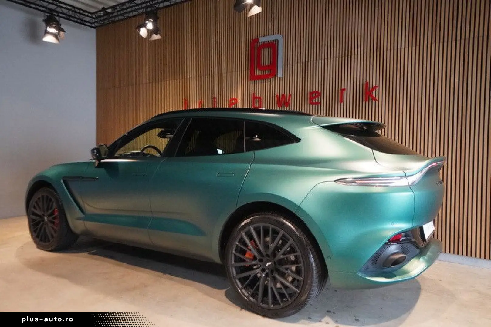 ASTON MARTIN DBX 4.0 V8 U-Frei BRD  Racing Green  23 Zoll
