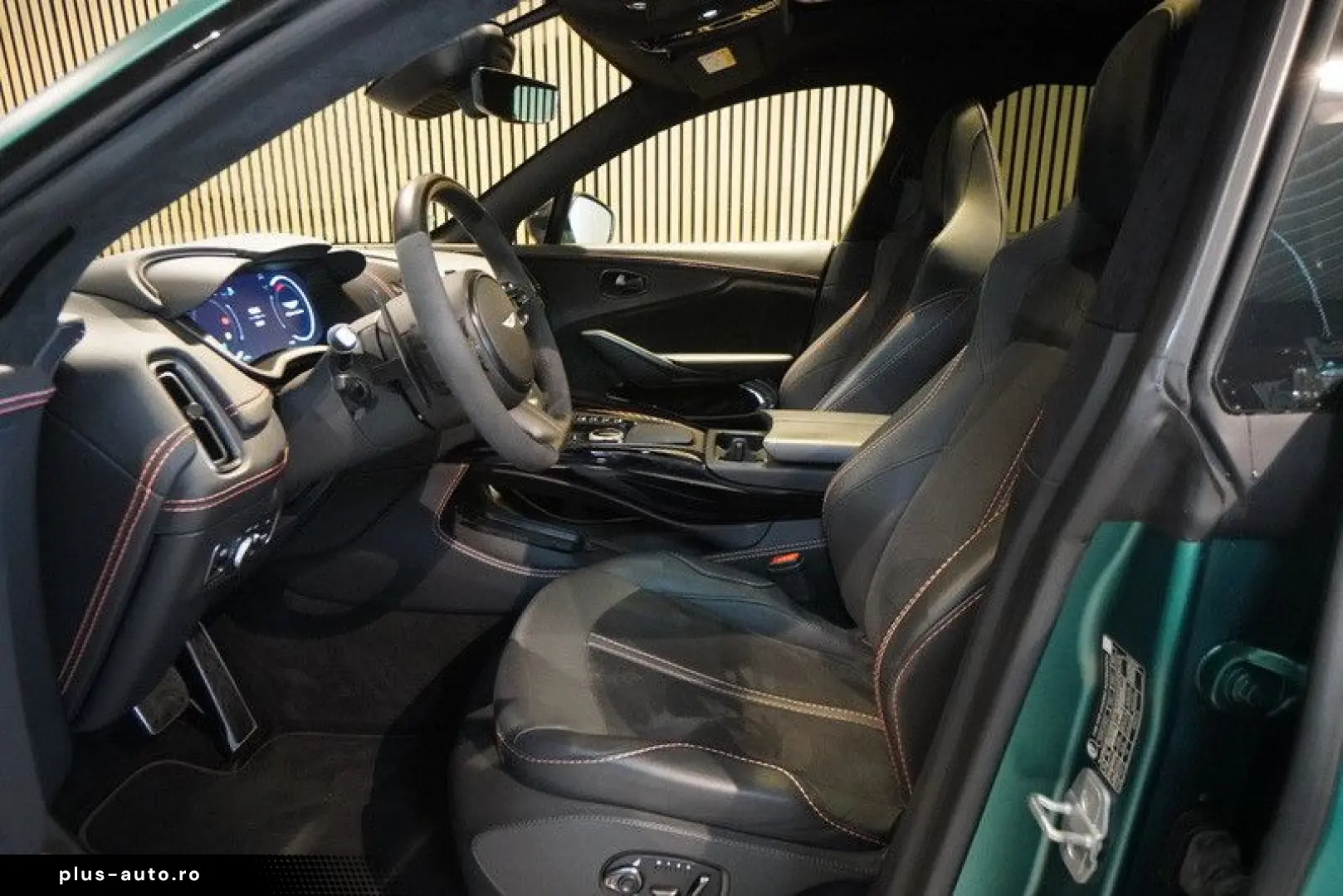 ASTON MARTIN DBX 4.0 V8 U-Frei BRD  Racing Green  23 Zoll