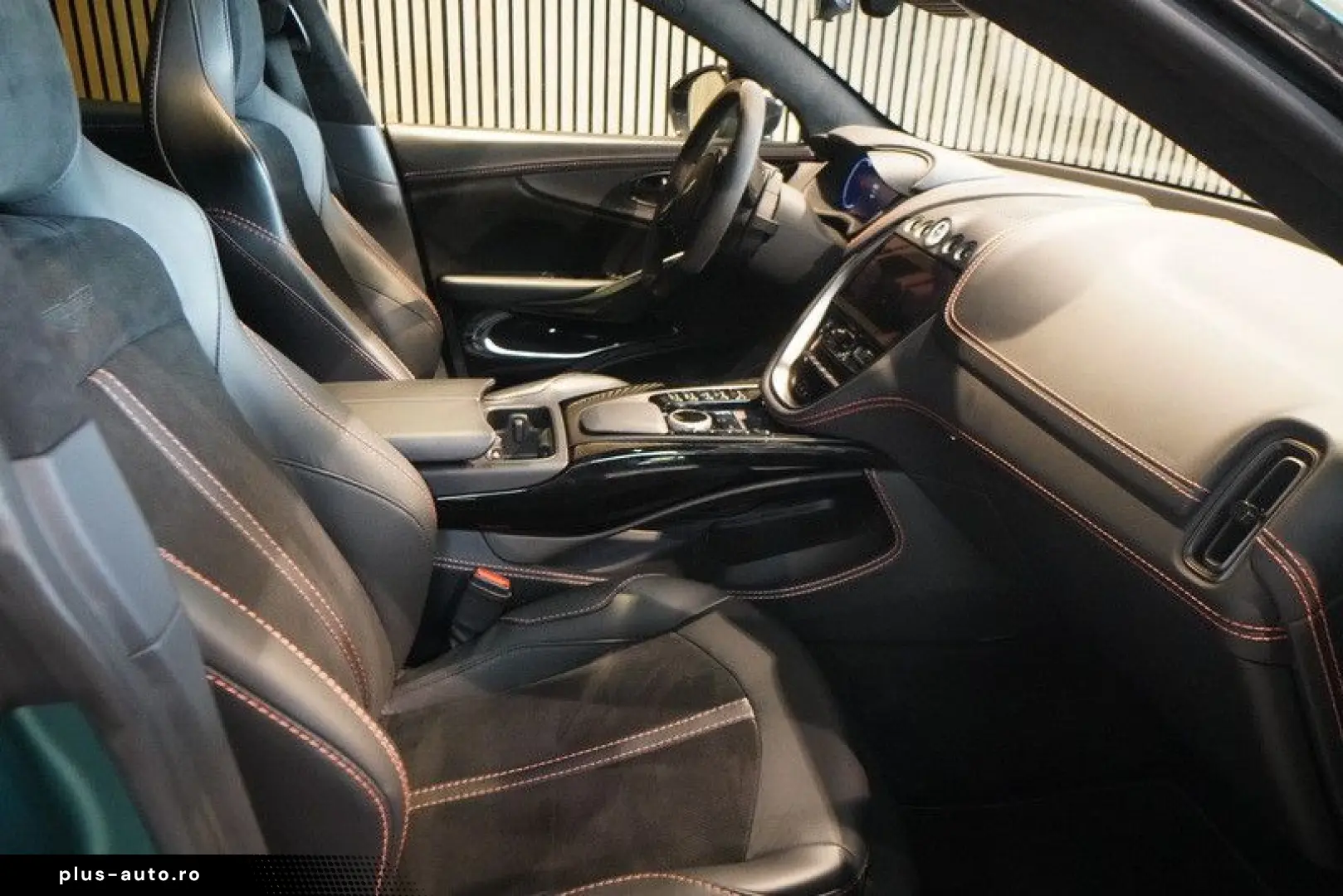 ASTON MARTIN DBX 4.0 V8 U-Frei BRD  Racing Green  23 Zoll