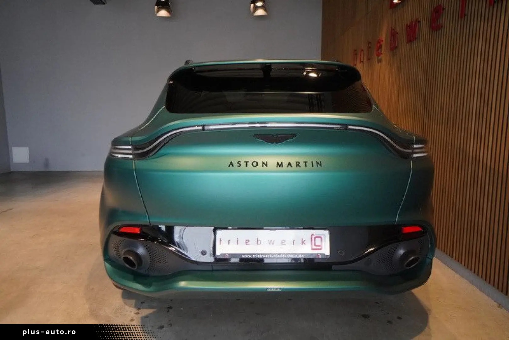 ASTON MARTIN DBX 4.0 V8 U-Frei BRD  Racing Green  23 Zoll