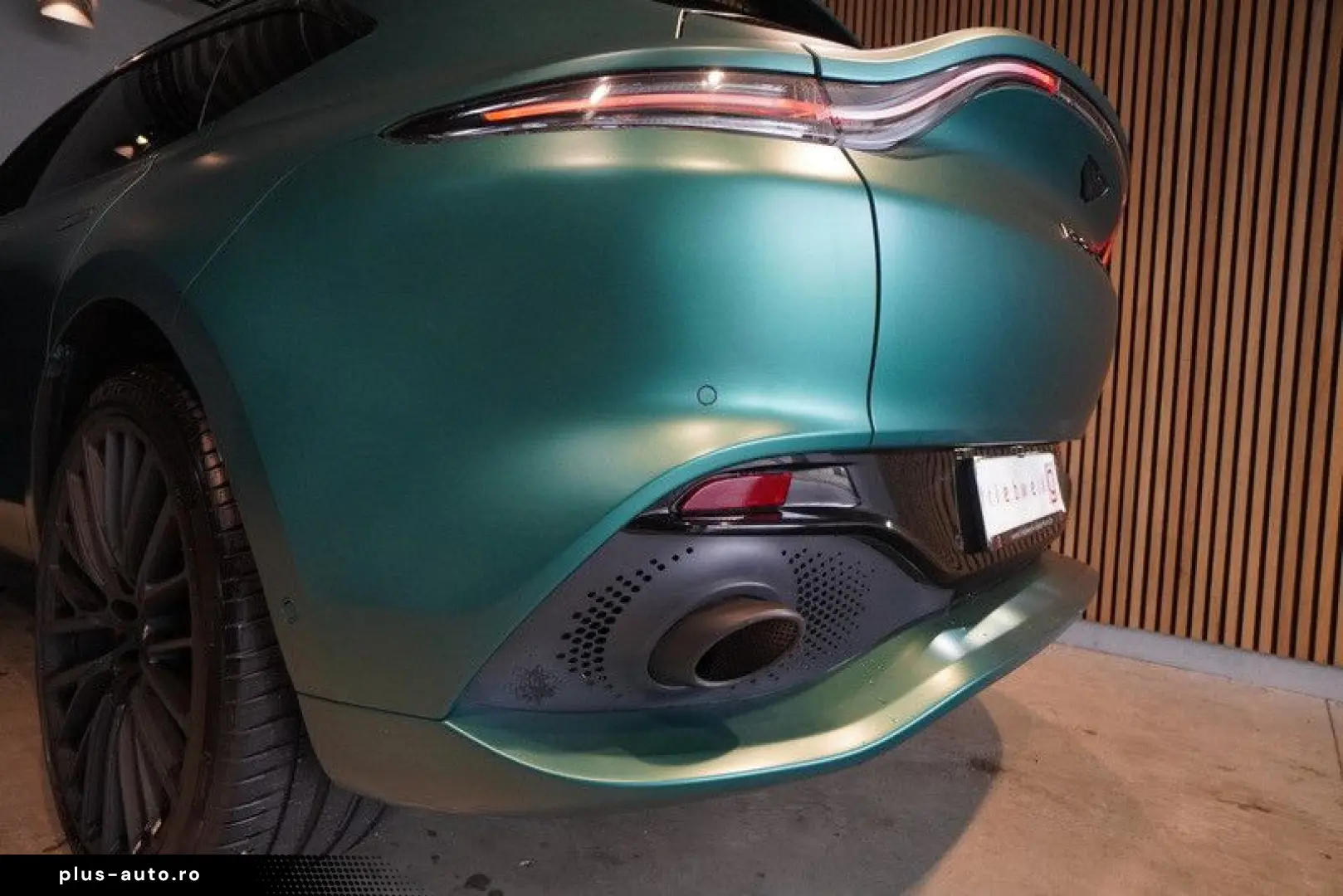 ASTON MARTIN DBX 4.0 V8 U-Frei BRD  Racing Green  23 Zoll