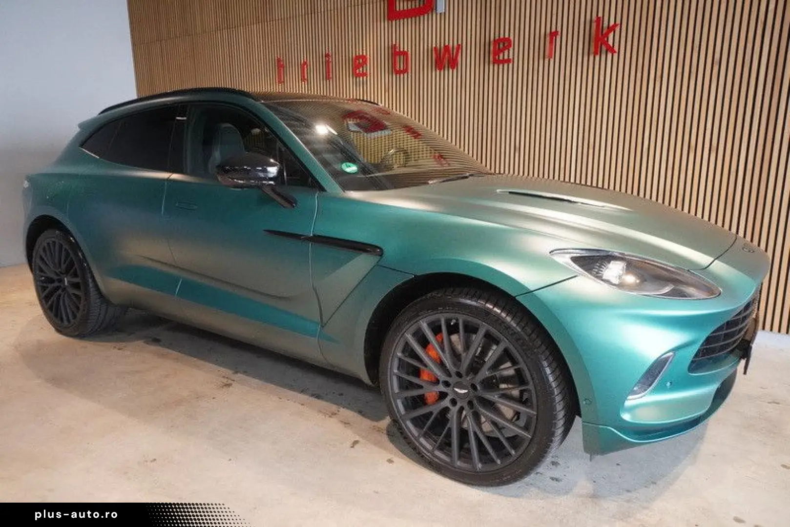 ASTON MARTIN DBX 4.0 V8 U-Frei BRD  Racing Green  23 Zoll