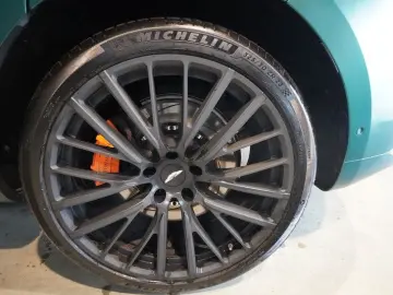 ASTON MARTIN DBX 4.0 V8 U-Frei BRD  Racing Green  23 Zoll