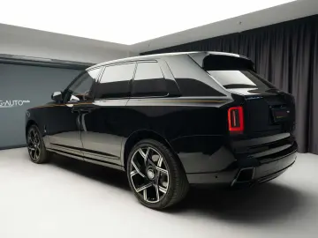 Rolls-Royce Cullinan Black Badge Mandarin