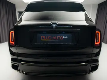 Rolls-Royce Cullinan Black Badge Mandarin