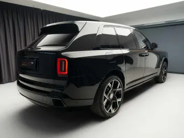 Rolls-Royce Cullinan Black Badge Mandarin