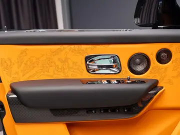 Rolls-Royce Cullinan Black Badge Mandarin