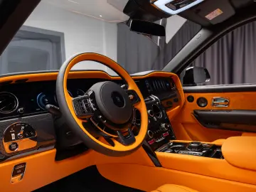 Rolls-Royce Cullinan Black Badge Mandarin