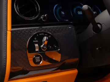 Rolls-Royce Cullinan Black Badge Mandarin
