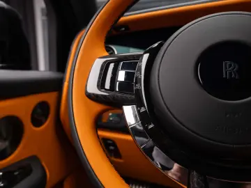 Rolls-Royce Cullinan Black Badge Mandarin