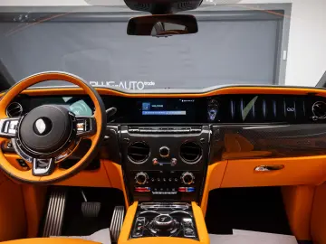 Rolls-Royce Cullinan Black Badge Mandarin