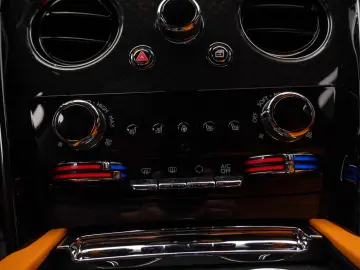 Rolls-Royce Cullinan Black Badge Mandarin