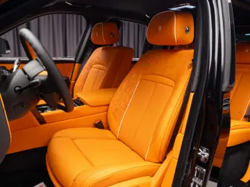 Rolls-Royce Cullinan Black Badge Mandarin