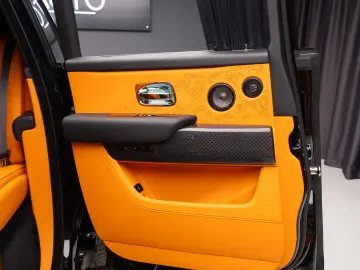 Rolls-Royce Cullinan Black Badge Mandarin