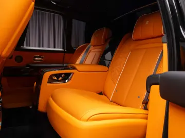 Rolls-Royce Cullinan Black Badge Mandarin