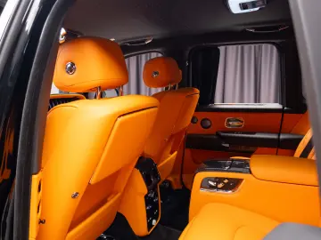 Rolls-Royce Cullinan Black Badge Mandarin
