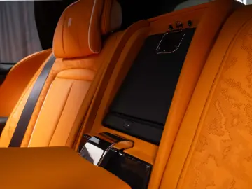 Rolls-Royce Cullinan Black Badge Mandarin