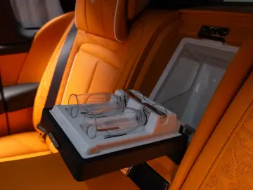 Rolls-Royce Cullinan Black Badge Mandarin