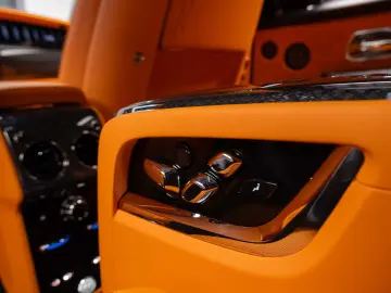 Rolls-Royce Cullinan Black Badge Mandarin