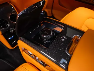 Rolls-Royce Cullinan Black Badge Mandarin
