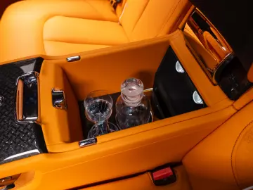 Rolls-Royce Cullinan Black Badge Mandarin