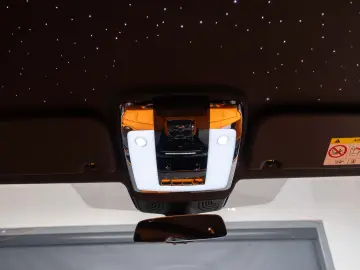 Rolls-Royce Cullinan Black Badge Mandarin