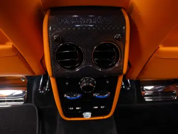 Rolls-Royce Cullinan Black Badge Mandarin