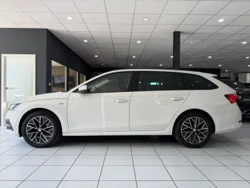 SKODA Octavia Combi Clever ACC KAMERA MASSAGE CARPLAY