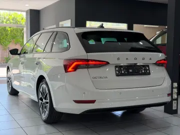 SKODA Octavia Combi Clever ACC KAMERA MASSAGE CARPLAY