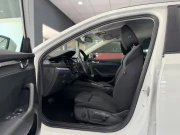 SKODA Octavia Combi Clever ACC KAMERA MASSAGE CARPLAY