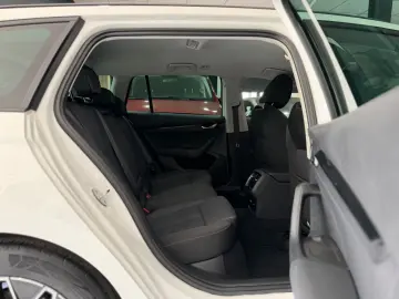 SKODA Octavia Combi Clever ACC KAMERA MASSAGE CARPLAY
