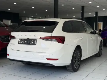 SKODA Octavia Combi Clever ACC KAMERA MASSAGE CARPLAY